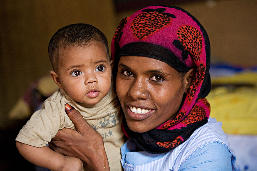 29   Tigre woman with child